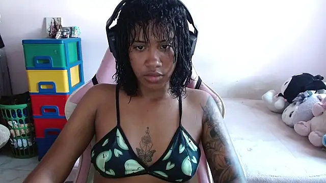 TiffanyRoouse online show from October 25, 2025, 8:47 pm