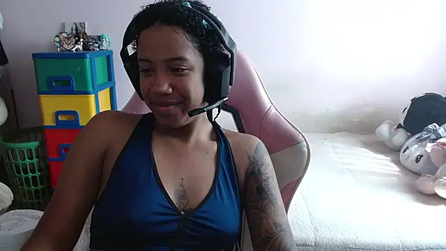 TiffanyRoouse online show from October 30, 2025, 2:51 pm