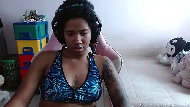 TiffanyRoouse online show from November 1, 2025, 5:48 pm