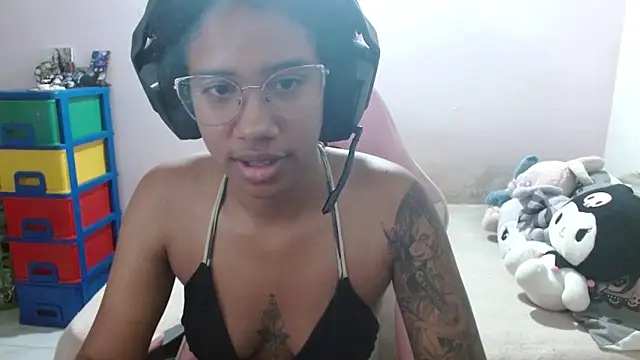 TiffanyRoouse online show from December 22, 2025, 12:51 am