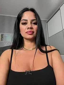 Snapshot of _adelle chatting on May 15, 2026, 12:23 pm adelle online show from May 15, 2026, 12:23 pm