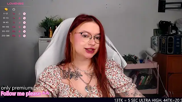 Snapshot of me__hanna chatting on October 6, 2025, 11:35 pm me hanna online show from October 6, 2025, 11:35 pm