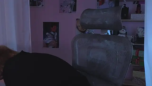 ELLIEJAY online show from December 3, 2025, 5:26 am