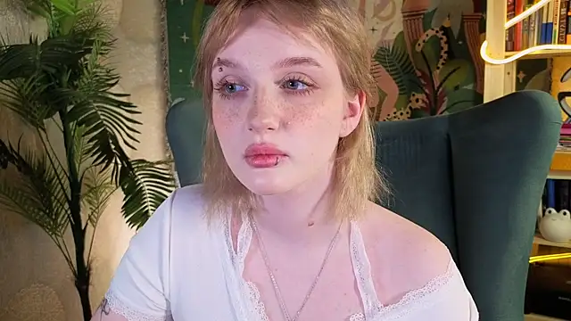 Snapshot of ELLIEJAY chatting on April 10, 2026, 5:45 am ELLIEJAY online show from April 10, 2026, 5:45 am