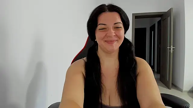 amiraisa11 online show from June 28, 2026, 3:51 pm