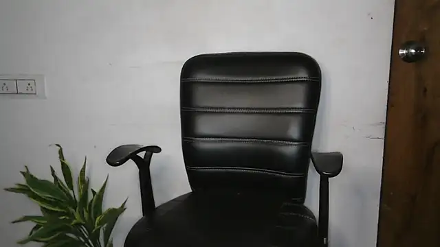 Suzie darling online show from October 5, 2025, 1:42 pm