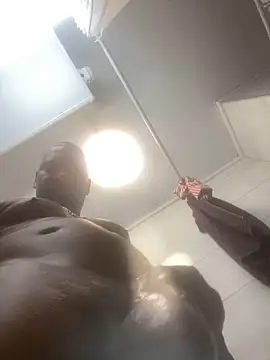 Snapshot of Elrubiolargo chatting on December 26, 2024, 11:24 pm Elrubiolargo online show from December 26, 2024, 11:24 pm