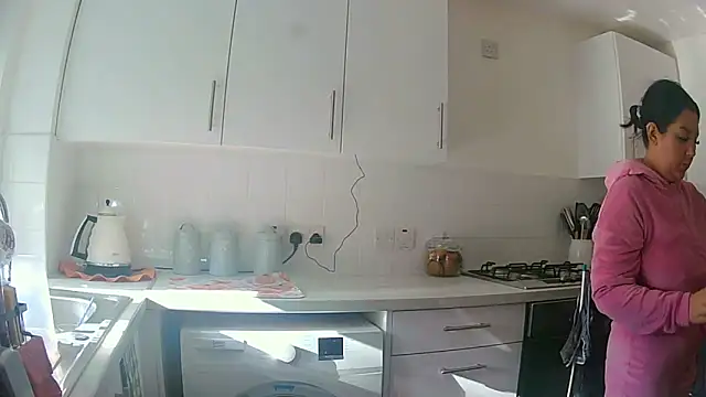 Snapshot of magical_mia chatting on November 2, 2025, 12:29 pm magical mia online show from November 2, 2025, 12:29 pm