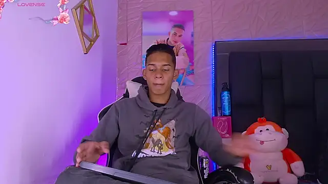 dilan alfonzo online show from April 27, 2026, 3:37 am
