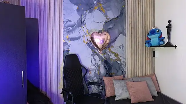 Snapshot of LissaWiild chatting on February 17, 2026, 8:15 pm LissaWiild online show from February 17, 2026, 8:15 pm