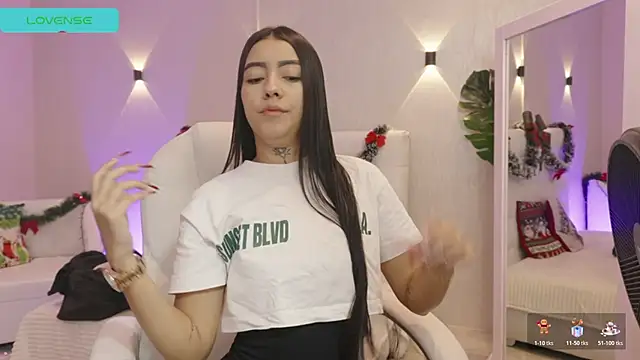 miagomezweb1 online show from December 18, 2025, 12:33 pm