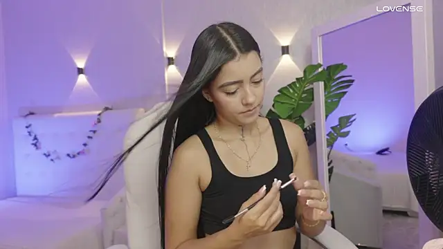 miagomezweb1 online show from January 19, 2026, 12:42 pm