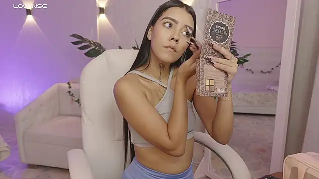 miagomezweb1 online show from February 5, 2026, 1:38 pm