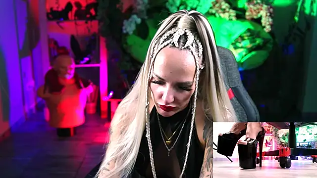 Snapshot of MonicaMaxwel chatting on October 16, 2025, 11:11 am MonicaMaxwel online show from October 16, 2025, 11:11 am