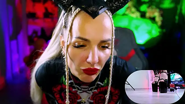 Snapshot of MonicaMaxwel chatting on October 31, 2025, 11:55 am MonicaMaxwel online show from October 31, 2025, 11:55 am