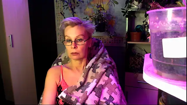 HelgaHimmell online show from May 6, 2026, 8:58 pm