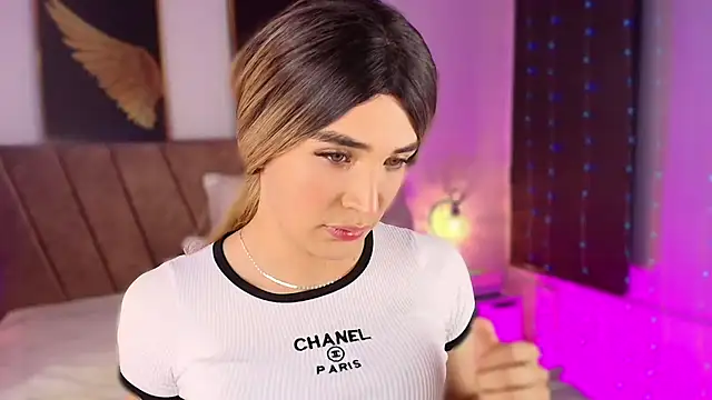 Missantonella  online show from December 12, 2024, 10:09 pm