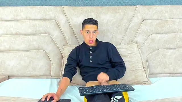 Snapshot of thiago19s chatting on January 12, 2025, 12:28 am thiago19s online show from January 12, 2025, 12:28 am