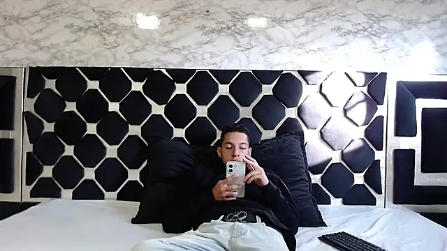 Snapshot of thiago19s chatting on January 14, 2025, 12:24 pm thiago19s online show from January 14, 2025, 12:24 pm