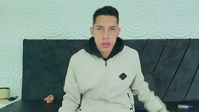 Snapshot of thiago19s chatting on January 16, 2025, 12:45 am thiago19s online show from January 16, 2025, 12:45 am