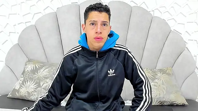 Snapshot of thiago19s chatting on March 8, 2025, 7:09 pm thiago19s online show from March 8, 2025, 7:09 pm