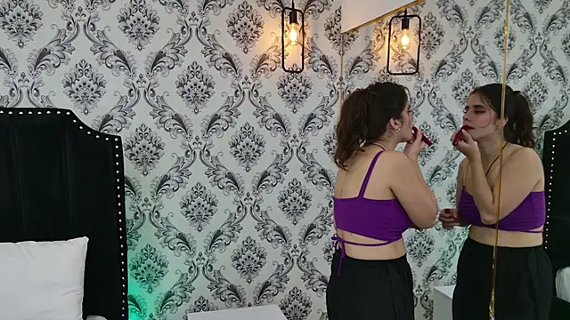 Snapshot of LexaDeRusso chatting on October 6, 2025, 7:44 pm LexaDeRusso online show from October 6, 2025, 7:44 pm