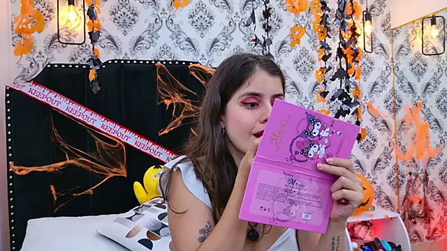 Snapshot of LexaDeRusso chatting on October 27, 2025, 8:02 pm LexaDeRusso online show from October 27, 2025, 8:02 pm