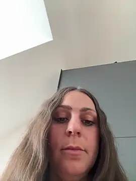 Loella-Rose online show from May 7, 2026, 8:42 am