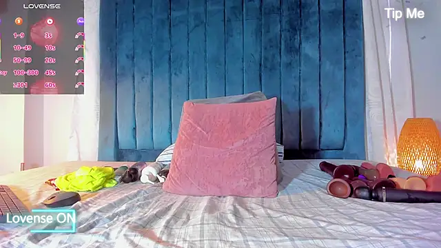 blondehorny69 online show from October 11, 2025, 7:34 pm