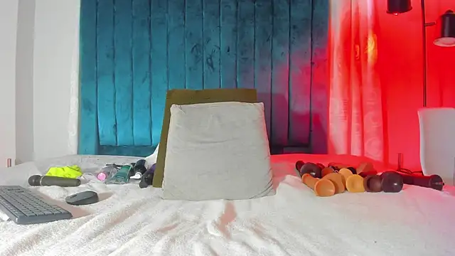 blondehorny69 online show from November 24, 2025, 7:24 pm