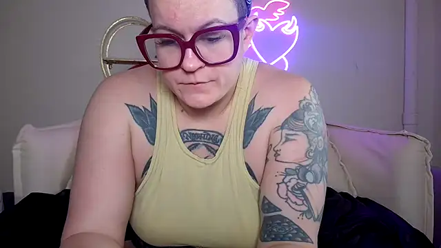 quinnmariexo online show from February 2, 2026, 6:28 pm