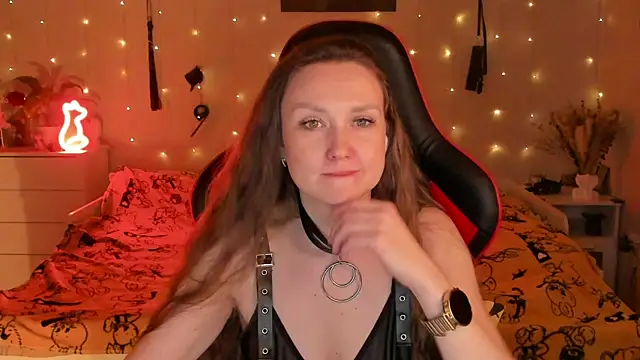 desperatehousewife   online show from September 16, 2025, 6:20 pm