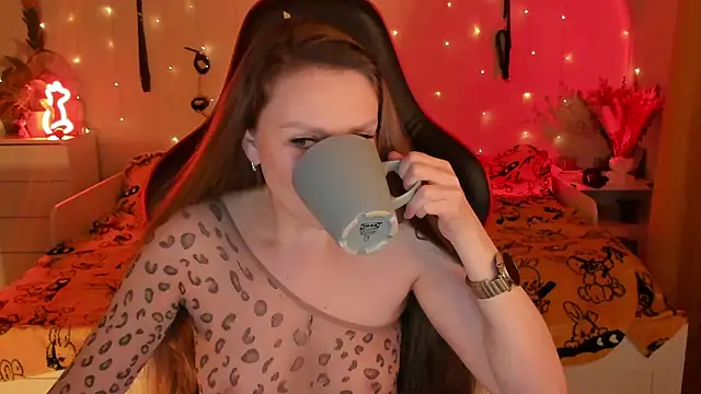 desperatehousewife   online show from October 20, 2025, 7:14 pm