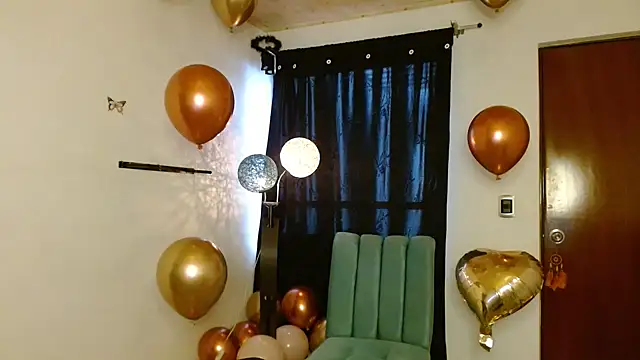 Snapshot of ella_peck chatting on September 19, 2025, 4:40 pm ella peck online show from September 19, 2025, 4:40 pm