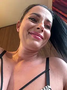 Snapshot of Hotmomcheckk_ chatting on October 6, 2025, 12:02 pm Hotmomcheckk  online show from October 6, 2025, 12:02 pm