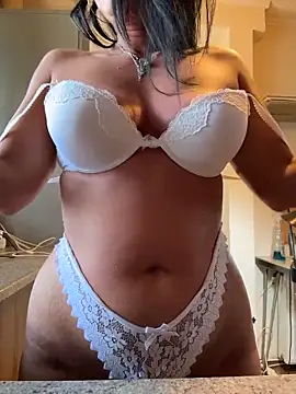 Hotmomcheckk  online show from June 27, 2026, 12:22 pm