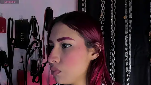 Snapshot of charrlotte_quinn chatting on May 26, 2026, 12:23 pm charrlotte quinn online show from May 26, 2026, 12:23 pm