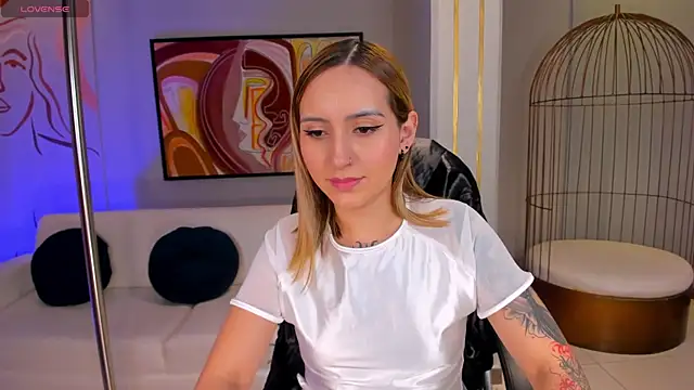 MollySundersX online show from June 16, 2026, 8:00 pm