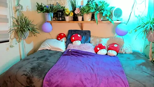 Snapshot of MiaaRose chatting on March 10, 2026, 8:14 pm MiaaRose online show from March 10, 2026, 8:14 pm