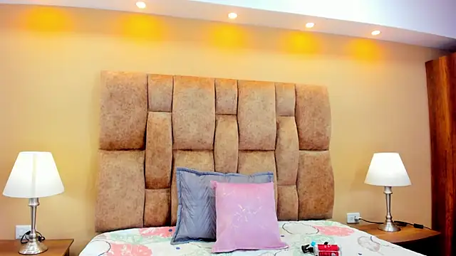 MiiaHot online show from February 1, 2026, 8:07 pm