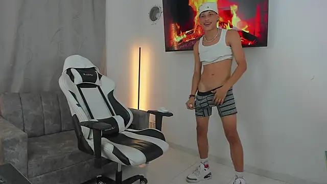 andy bigcock01 online show from December 17, 2024, 3:39 am