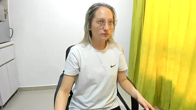 Adele johnsonn1 online show from December 5, 2024, 2:44 pm
