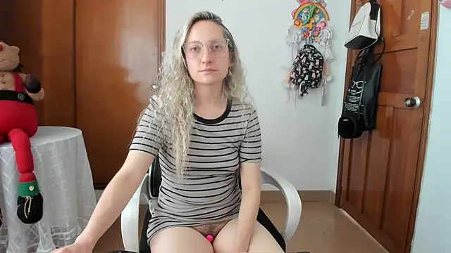 Adele johnsonn1 online show from May 11, 2026, 4:04 pm