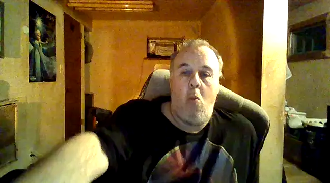 Snapshot of Nightshade7712 chatting on December 16, 2024, 1:42 am Nightshade7712 online show from December 16, 2024, 1:42 am