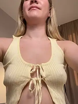 Snapshot of teasecake chatting on March 13, 2025, 1:32 am teasecake online show from March 13, 2025, 1:32 am