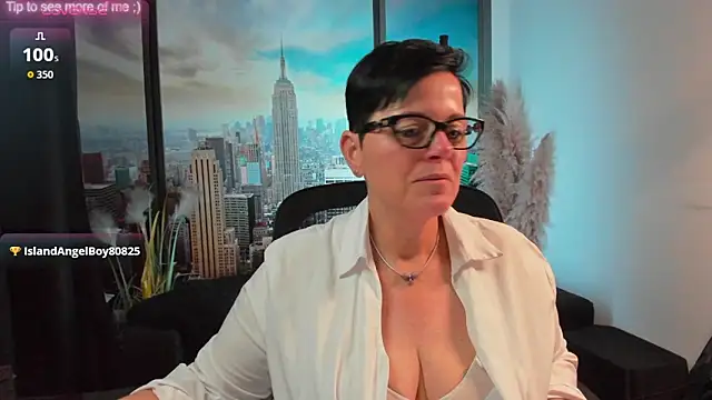 Snapshot of ninarandmann chatting on October 24, 2025, 4:47 pm ninarandmann online show from October 24, 2025, 4:47 pm