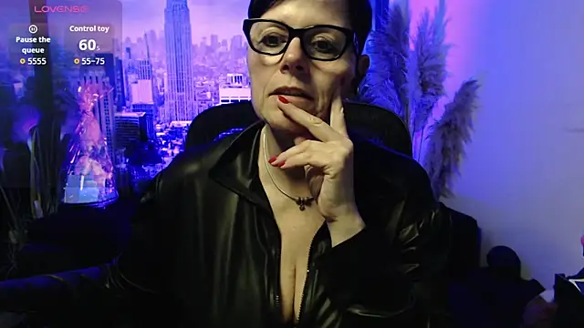 ninarandmann online show from May 4, 2026, 5:31 pm