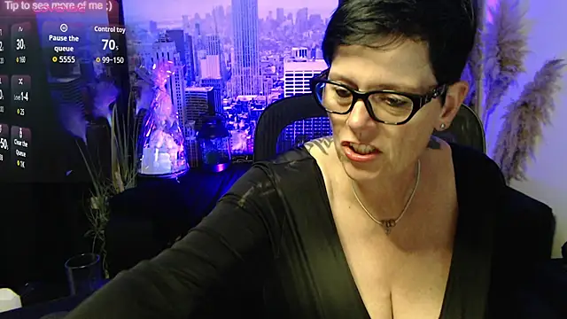 ninarandmann online show from June 10, 2026, 2:38 pm