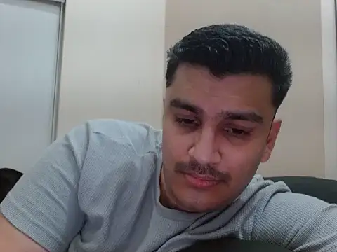 Snapshot of robintoit chatting on April 13, 2026, 2:11 pm robintoit online show from April 13, 2026, 2:11 pm