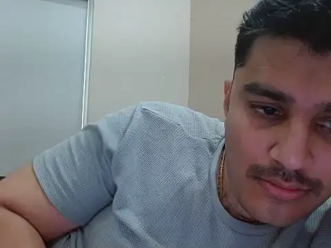 Snapshot of robintoit chatting on April 14, 2026, 2:28 am robintoit online show from April 14, 2026, 2:28 am